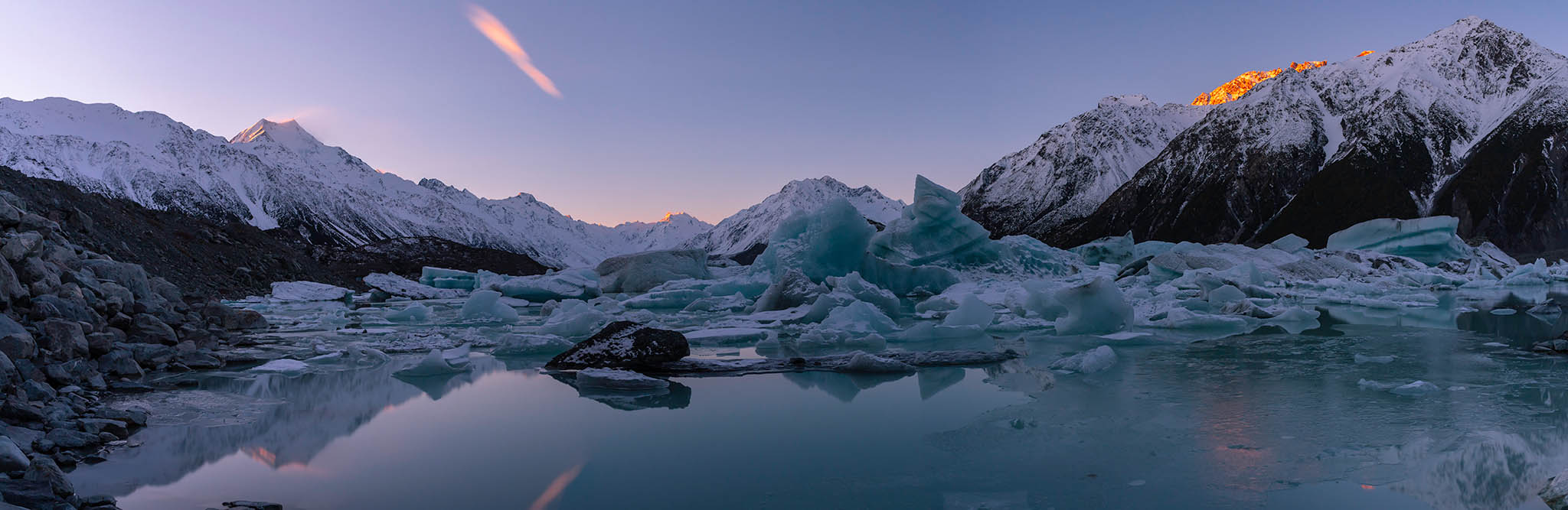 Panoramic photo of Tasman Lake in New Zealand.